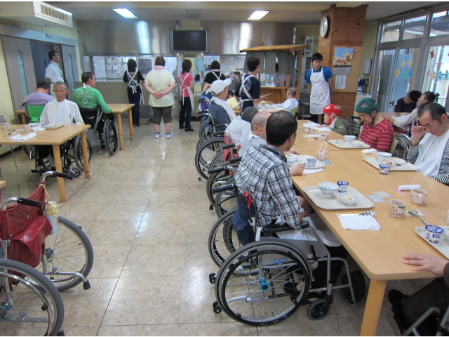 待ちわびる利用者様と…職員!!