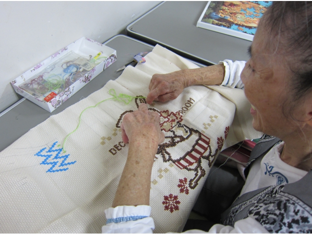 細かい作業で頭が下がります