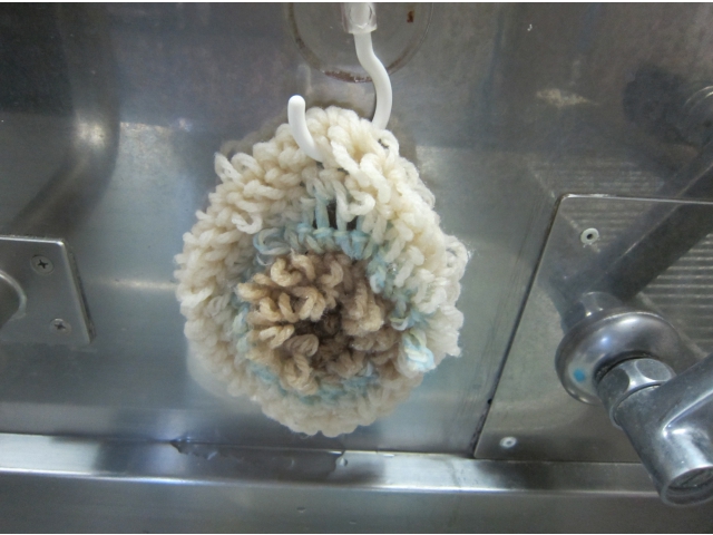 利用者様手作りの食器用スポンジです。