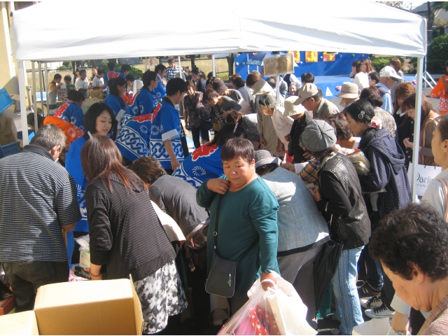 バザーは大好評でした。