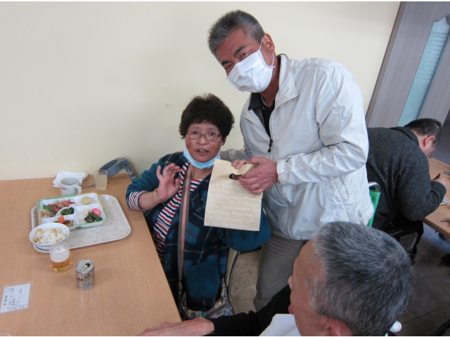 11月の誕生会、笑顔で乾杯!!