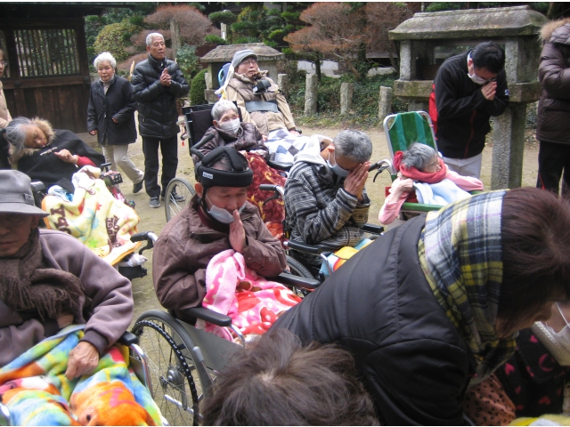 神明社へ初詣。願い事は?