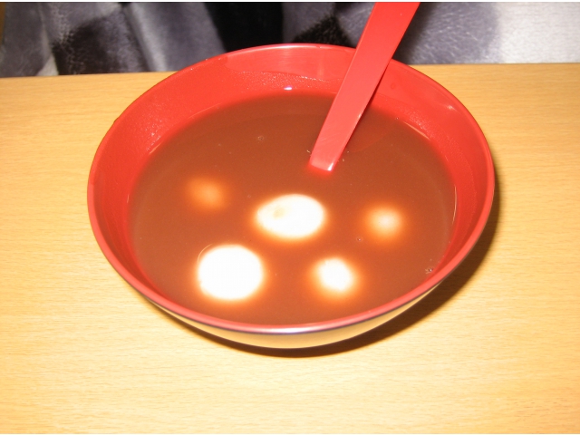 白玉がもっちもちのお汁粉。