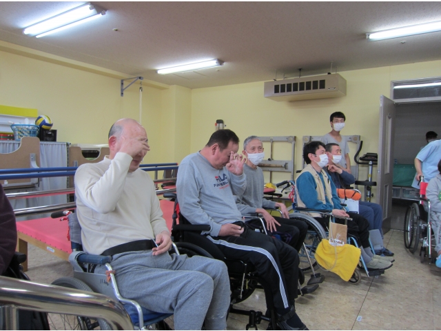 利用者様も泣いております