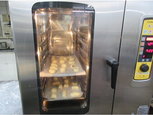 オーブンで焼いてます