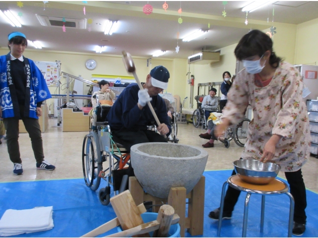 迫力満点オープニング