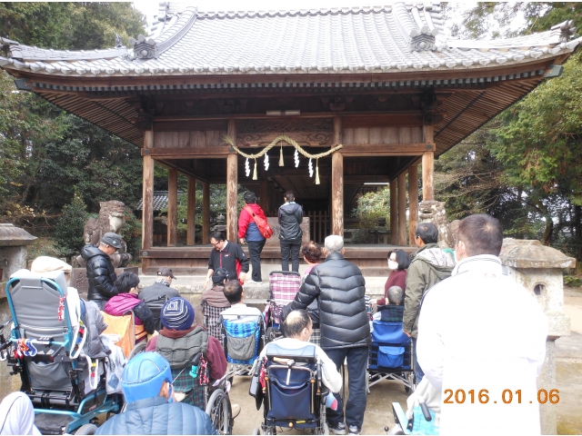 「お賽銭」を入れて、お願いしています。