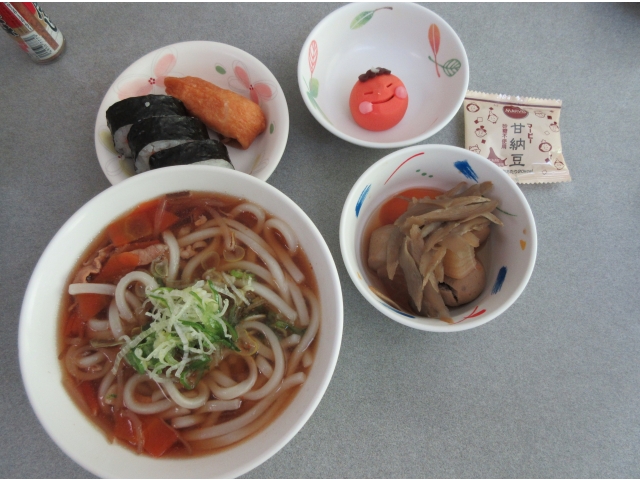 「ねりきりと巻き寿司です」