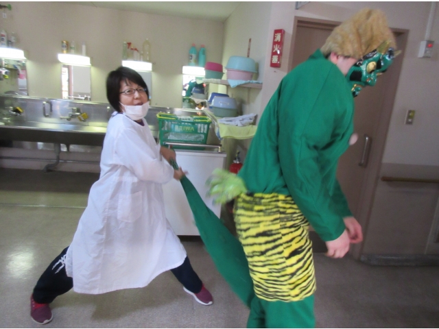 「鬼に気合を入れています」