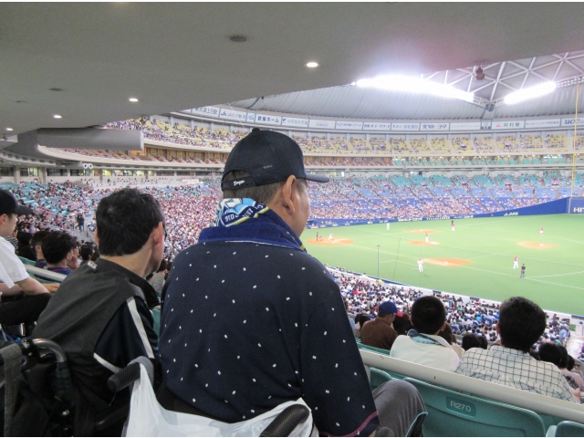 「今日はピッチャーがいいなぁ」
「こりゃ1点勝負だな」