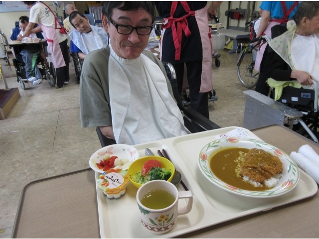 カツカレーです。