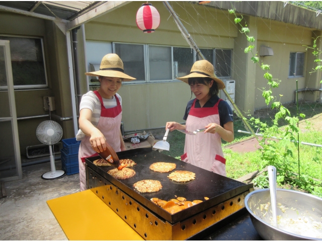 外は３０度以上、「鉄板」もあり汗だくです。