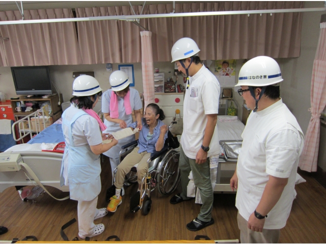 「避難誘導をしています」