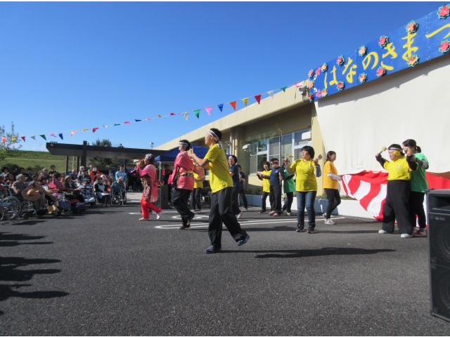 「激しい踊りで、圧倒されます」