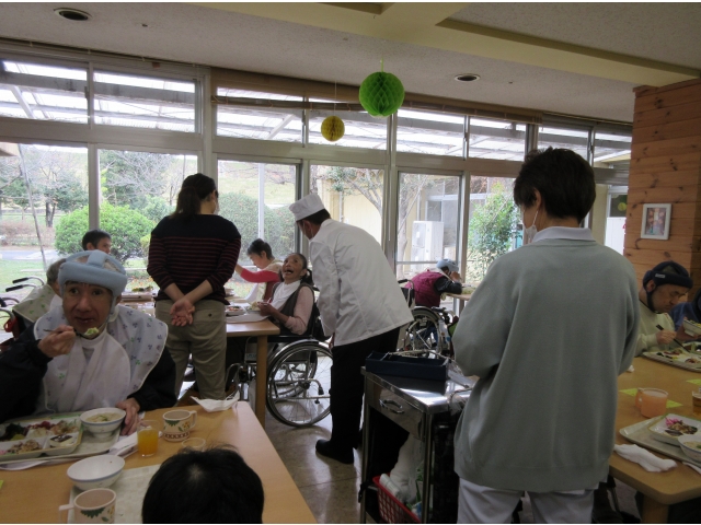 「誕生会の様子です」