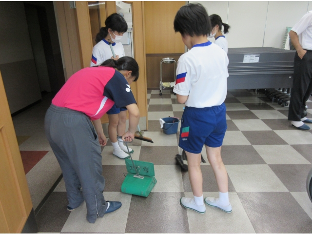 終わった後は床掃除