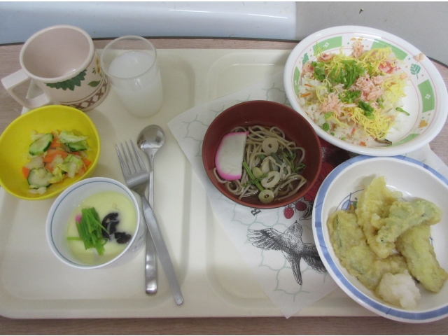 涼しげなメニューがズラリ！