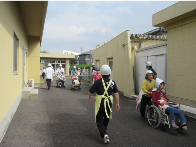 誘導は声を掛けあって