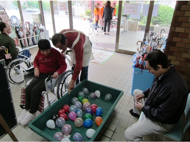 ヨーヨー風船釣り　狙いを定めて・・