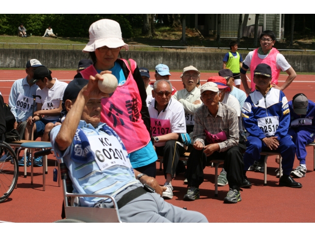 「ソフトボール投げ（2）」