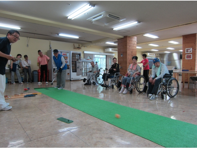 「ナイスショット」に歓声があがっています