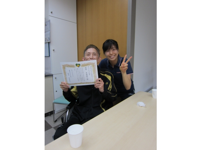 「表彰式」で笑顔です