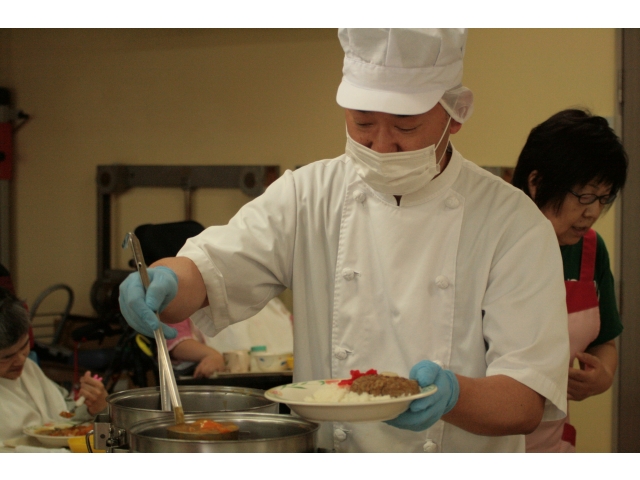 「調理師さんが盛り付けてくれます」