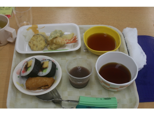 「天ぷら盛り合わせなどです」