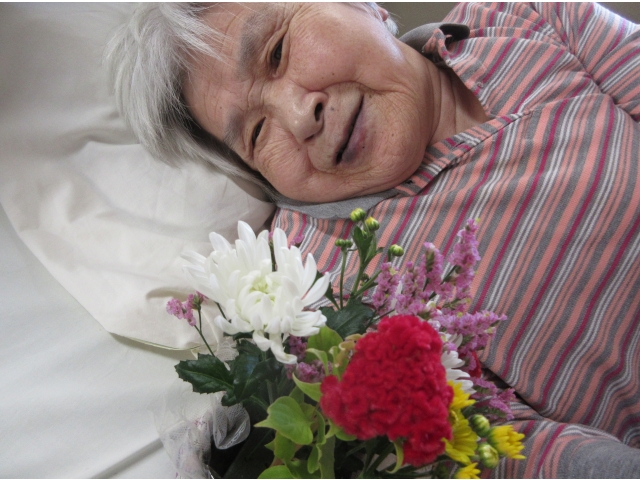 今日はお部屋で活けました♪