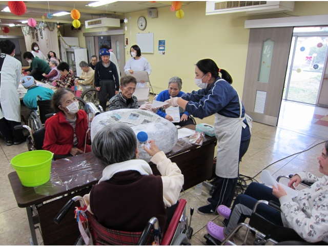 ぺたぺた(゜゜)