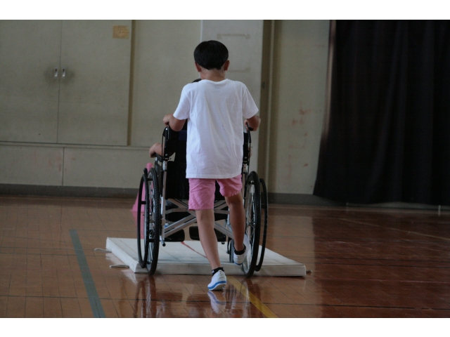車椅子体験（2）