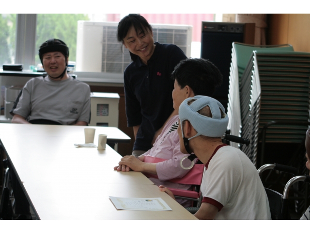 歓談しています