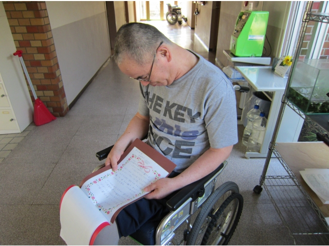 お手紙を読んで感激中！