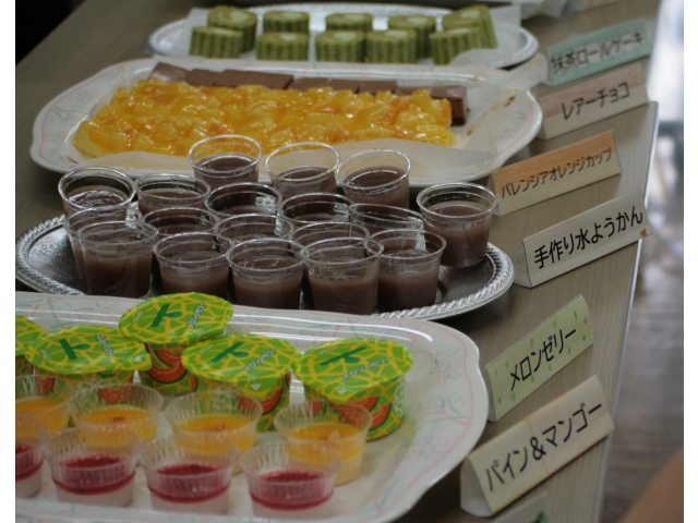 職員手作りの水羊羹も
並びました～！！