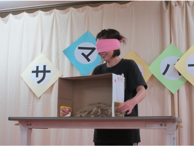 箱の中身はなにかな～？