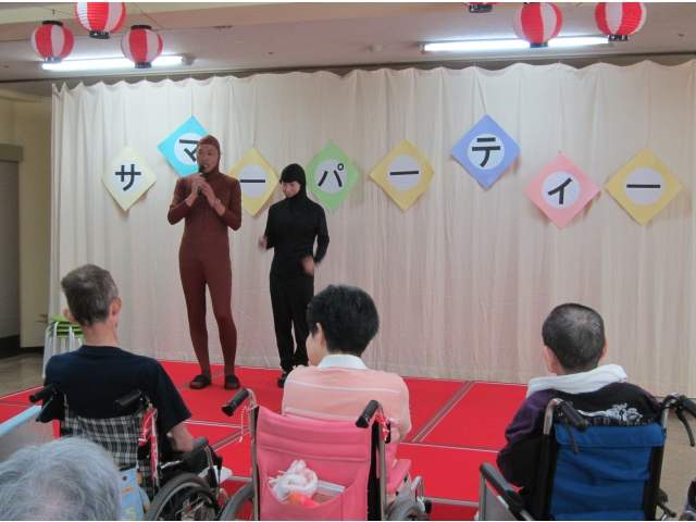 行事にはかかさず現れます(;´･ω･)