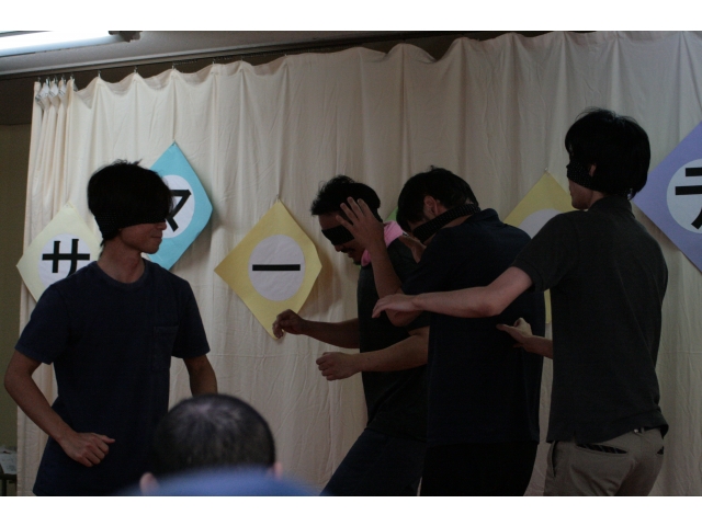 イスとりゲームですが・・
なんとも怪しいです・・