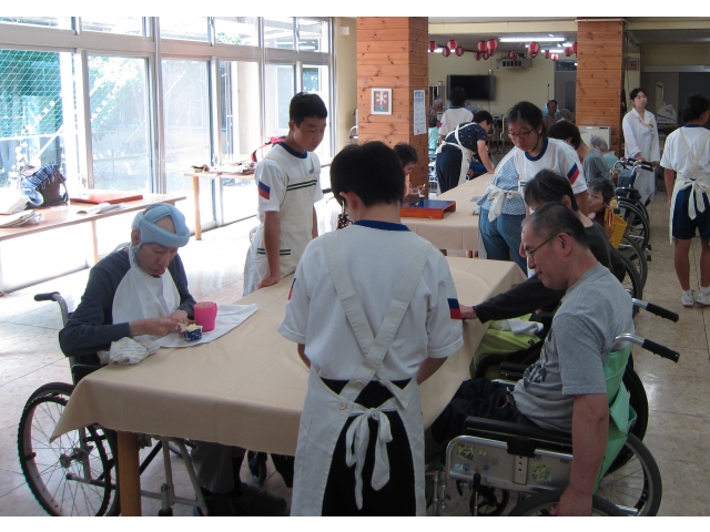 利用者に注文を聞いて
飲み物を提供しました。