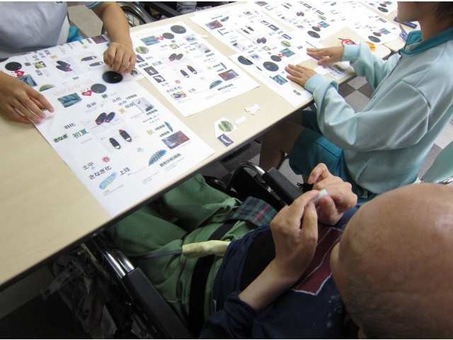 剥離紙を剥がすのも
訓練のうち！