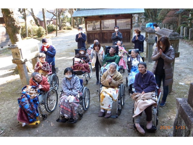 皆でお参りしてます