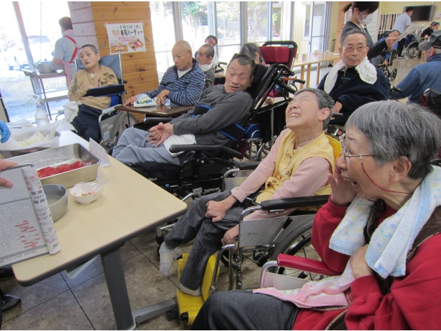 少人数で順番に見ていただきました！