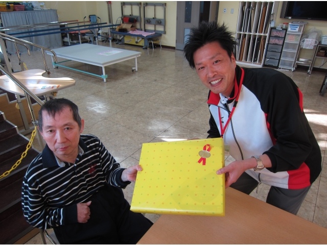 利用者様へオセロを
お渡ししました。