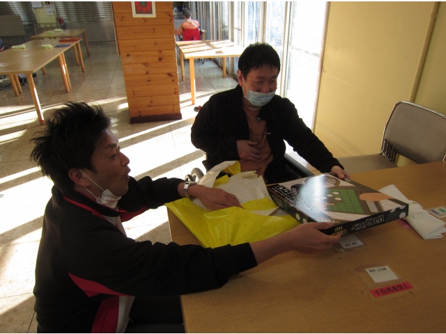 早速、包み紙を外して…
