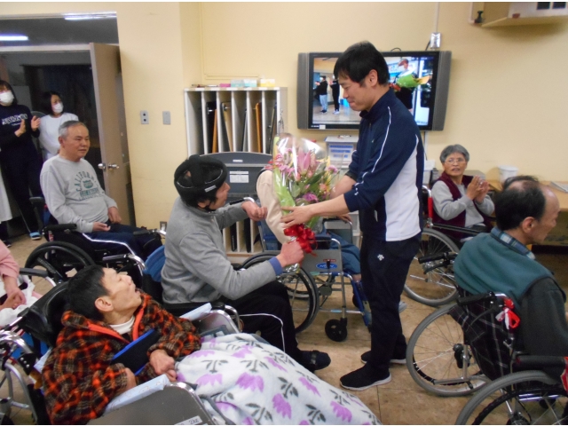 感謝の言葉で
花束贈呈！