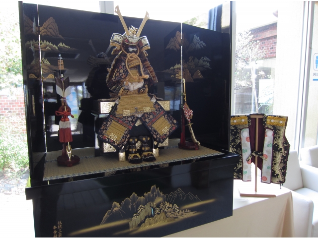 玄関先に五月人形登場！