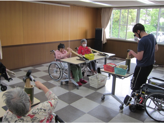 楽しく・騒がしく（⁉）
作業をすすめました