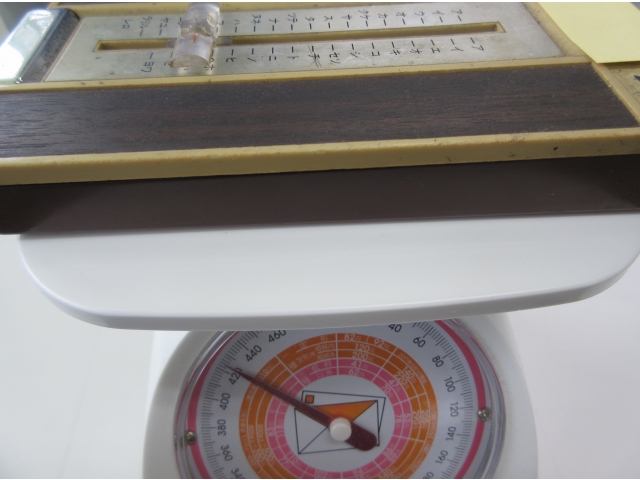 重さ425ｇ　かなり頑丈で、ゴツイ作りです。　もはや「鈍器」…