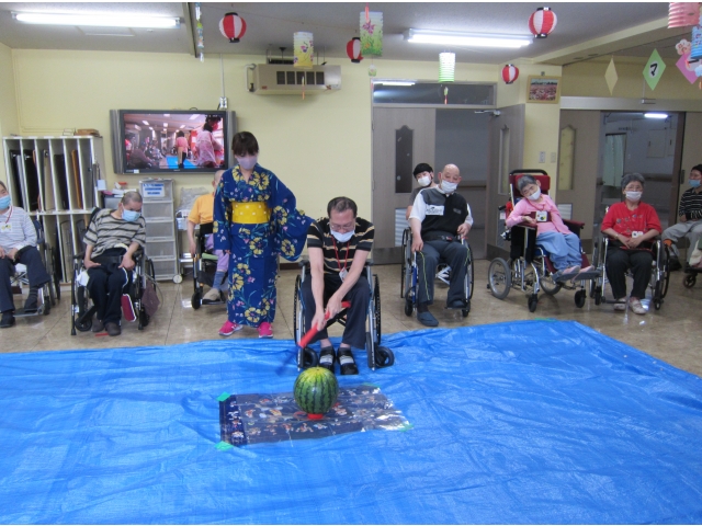 んっ！？なかなか割れないぞ