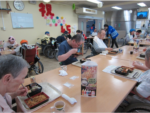 もくもく食べられてます