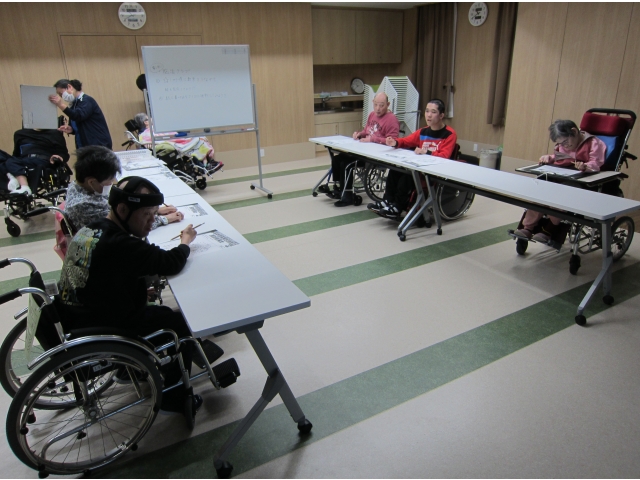 新設のクラブ活動に興味津々・・・